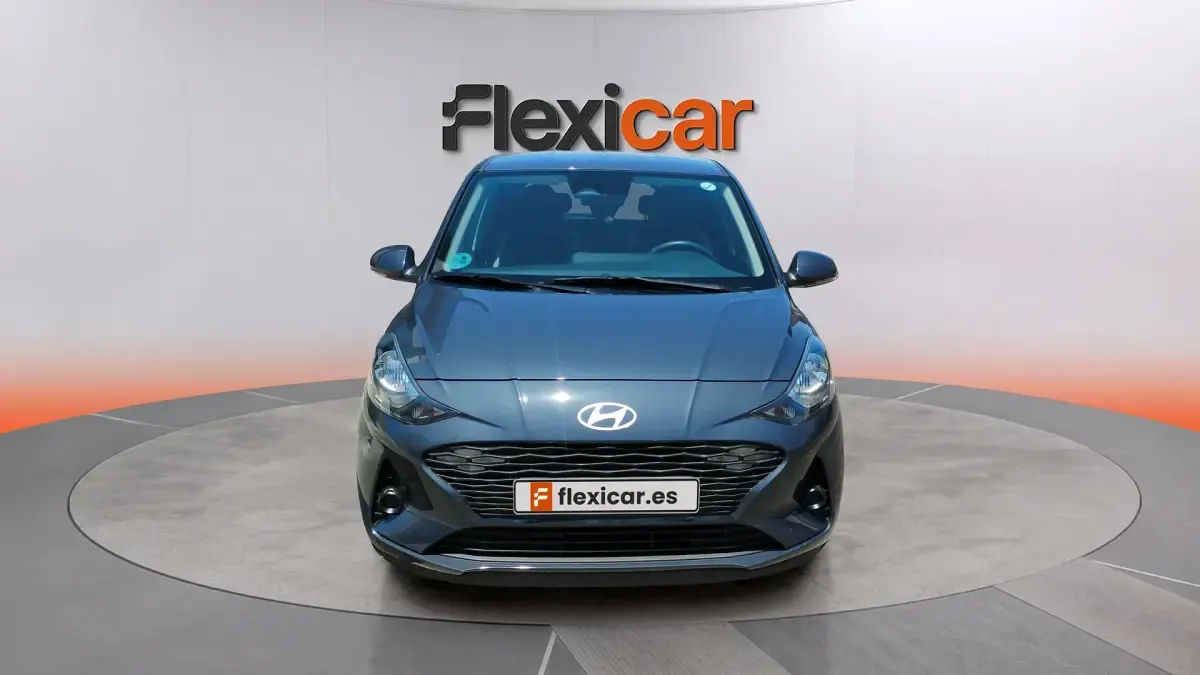 Usado Hyundai i10 67 CV (49 kW) 2025 Gris Utilitario