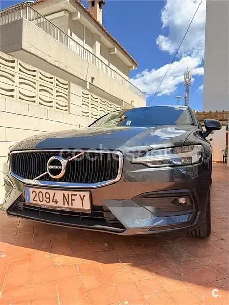 Usado Volvo V60 150 CV (110 kW) 2019 Gris / plata Familiar