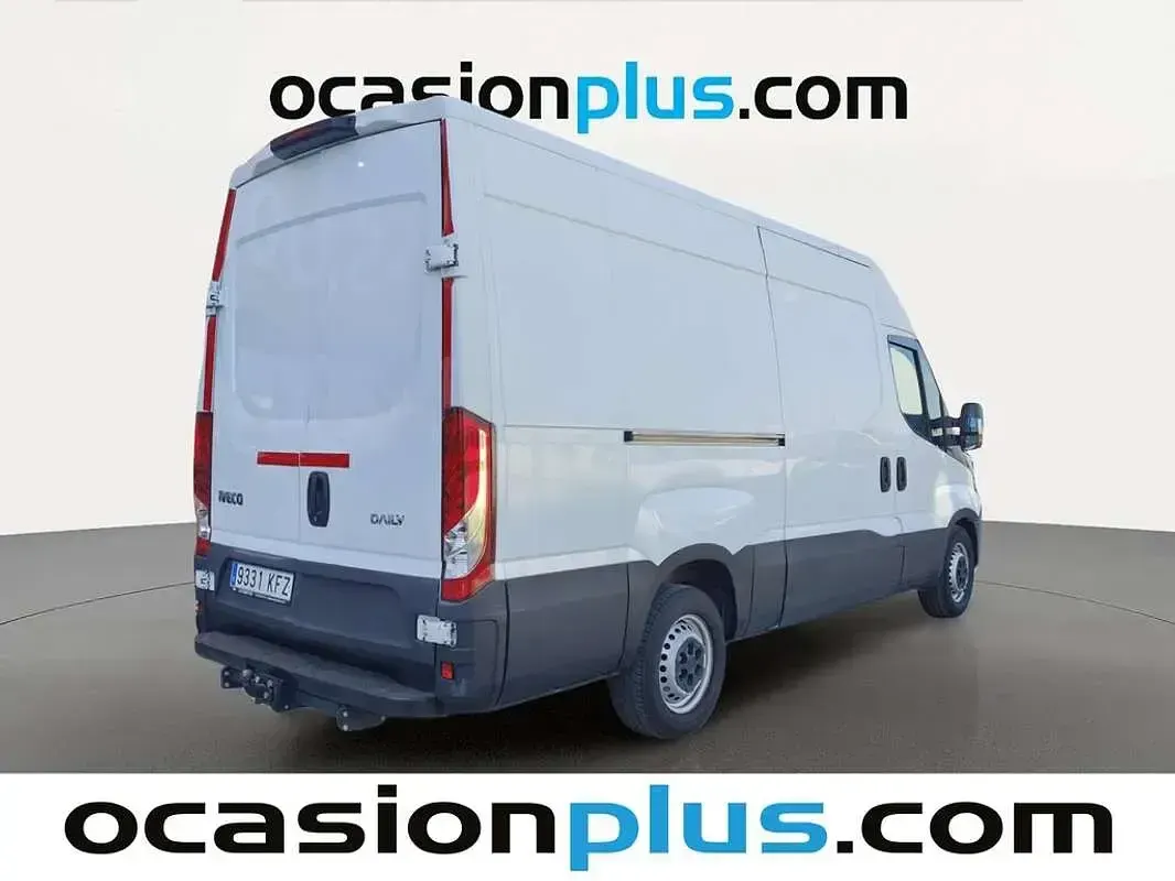 Usado Iveco 35.12 116 CV (85 kW) 2017 Blanco Van