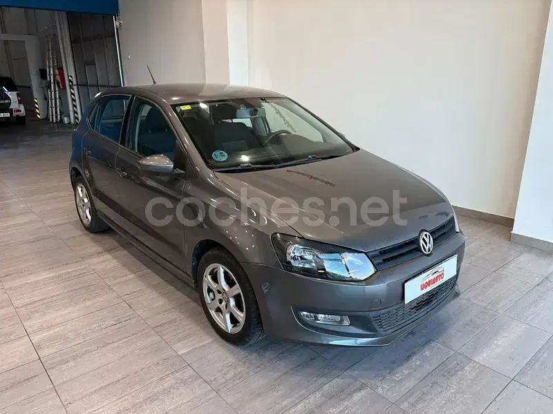 Usado VW Polo Advance 85 CV (62 kW) 2011 Gris / plata Utilitario