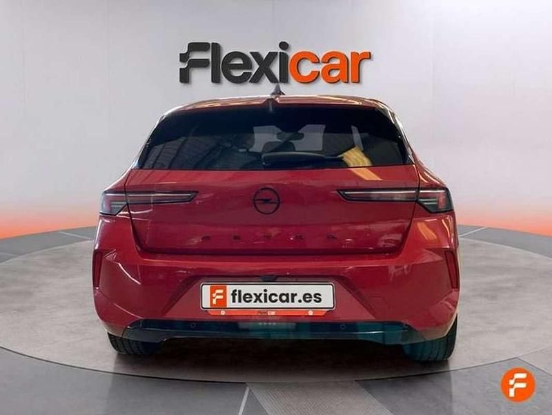 Usado Opel Astra 131 CV (96 kW) 2023 Rojo Berlina