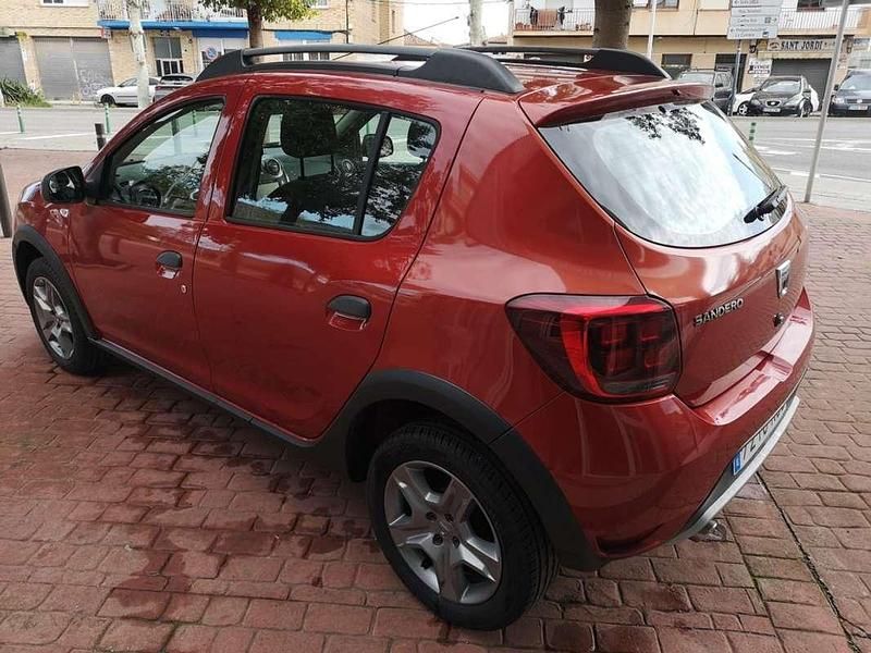 Usado Dacia Sandero Stepway Ambiance 90 CV (66 kW) 2017 Burdeos Utilitario