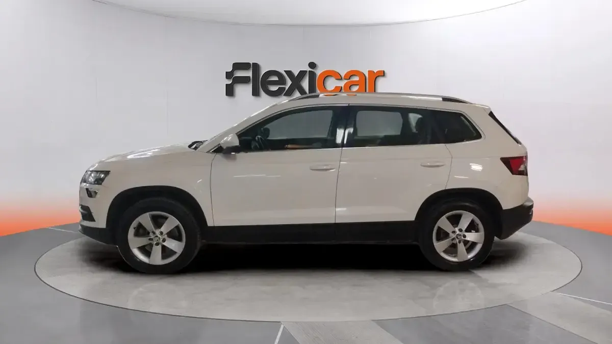 Usado Skoda Karoq Ambition 150 CV (110 kW) 2021 Blanco SUV