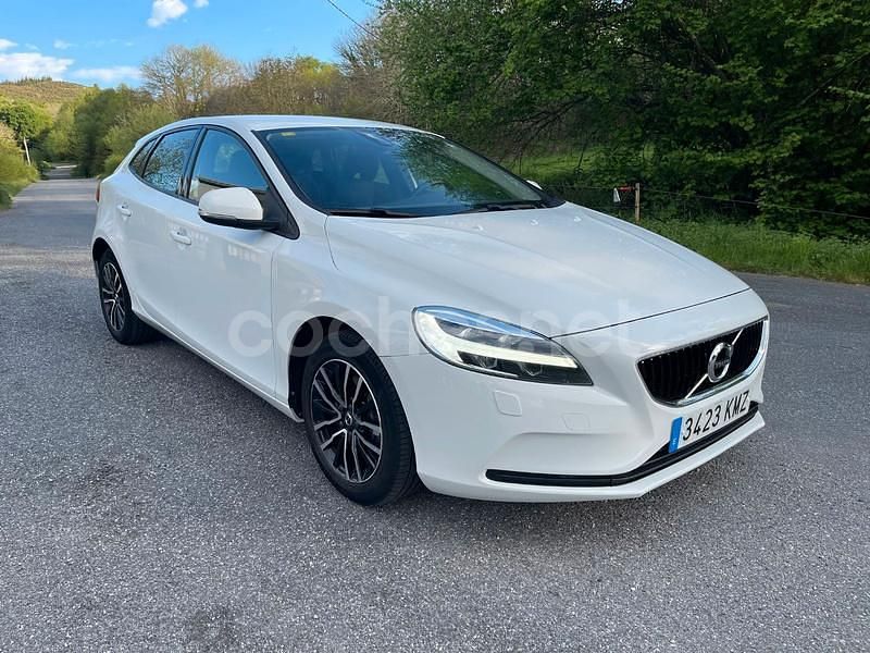 Blanco Usado 2018 Volvo V40 Momentum Familiar | 13.500 € (Precio justo) - Imagen 1/4