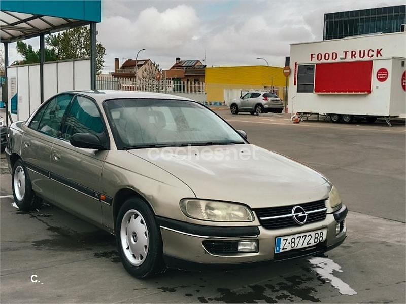 Usado Opel Omega 130 CV (95 kW) 1996 Beige Berlina