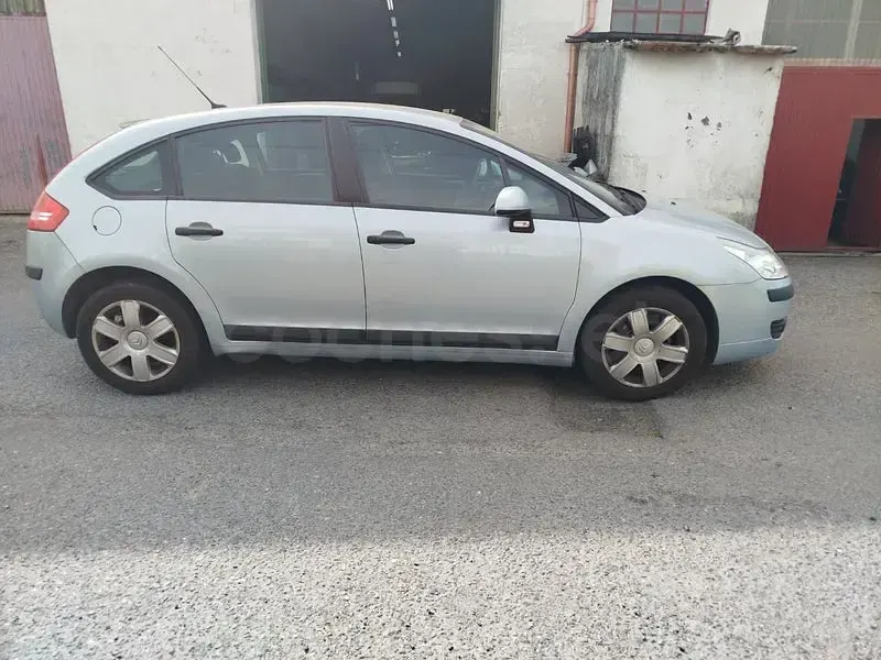 Usado Citroën C4 90 CV (66 kW) 2008 Gris / plata Berlina