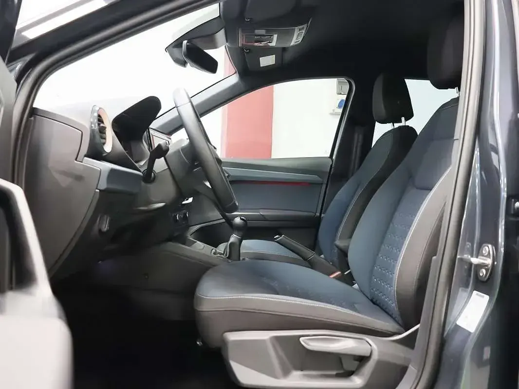 Usado Seat Arona Style 116 CV (85 kW) 2026 Gris SUV