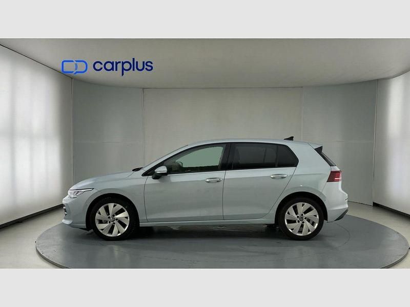 Usado VW Golf VIII 116 CV (85 kW) 2025 Plata azulado (metalizado) Utilitario