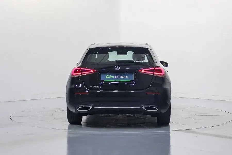 Usado Mercedes A250 218 CV (160 kW) 2022 Negro Berlina