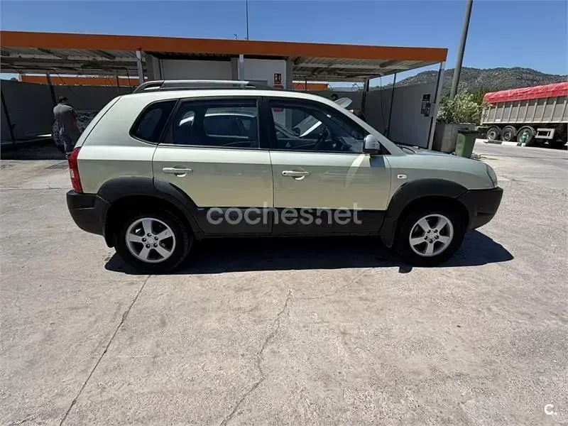 Usado Hyundai Tucson Comfort 112 CV (82 kW) 2005 Amarillo SUV