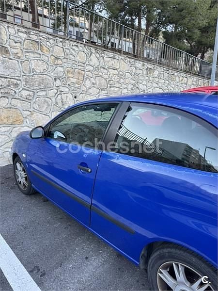 Usado Seat Ibiza Stella 100 CV (73 kW) 2003 Azul Utilitario