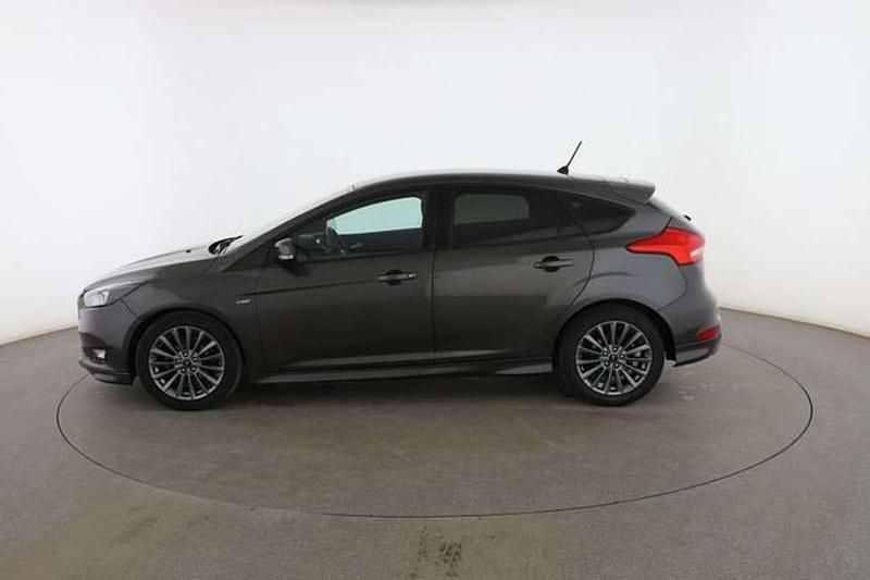 Usado Ford Focus ST-Line 126 CV (92 kW) 2018 Gris Berlina