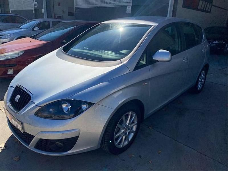 Gris Usado 2010 Seat Altea Style Monovolumen | 7990 € (Un poco caro) - Imagen 1/3