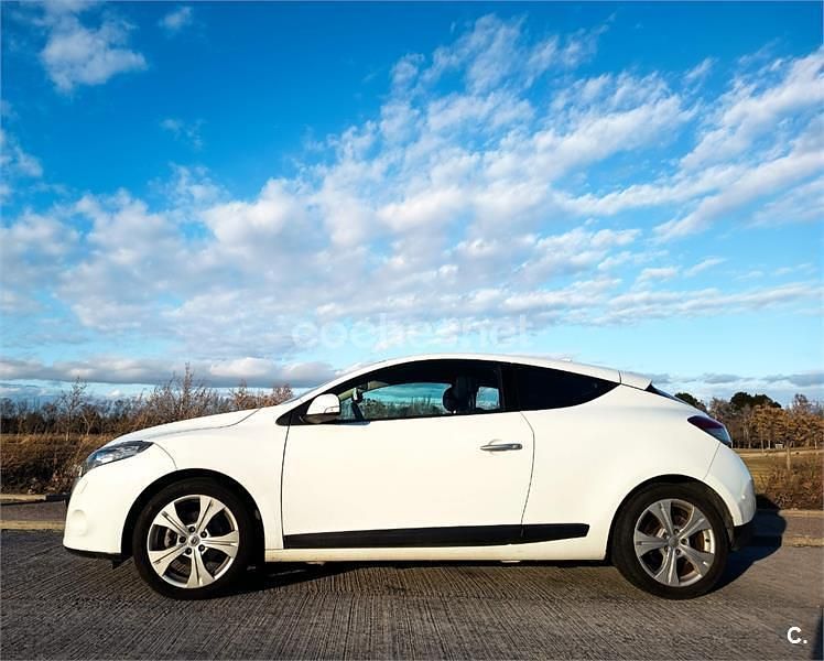 Usado Renault Mégane Dynamique 105 CV (77 kW) 2010 Blanco Berlina