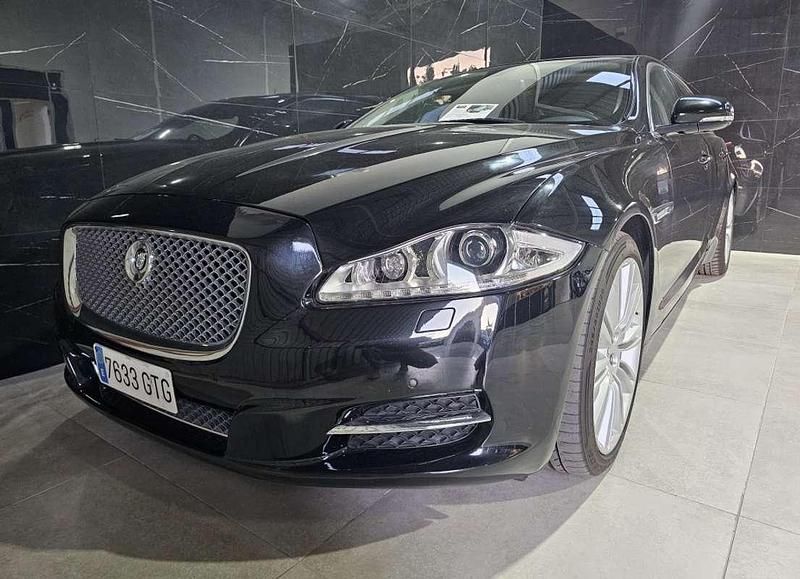 Usado Jaguar XJ Portfolio 385 CV (283 kW) 2010 Negro Berlina