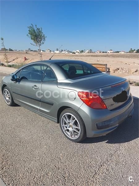 Gris / plata Usado 2007 Peugeot 207 CC Descapotable | 4700 € (Precio justo) - Imagen 1/4