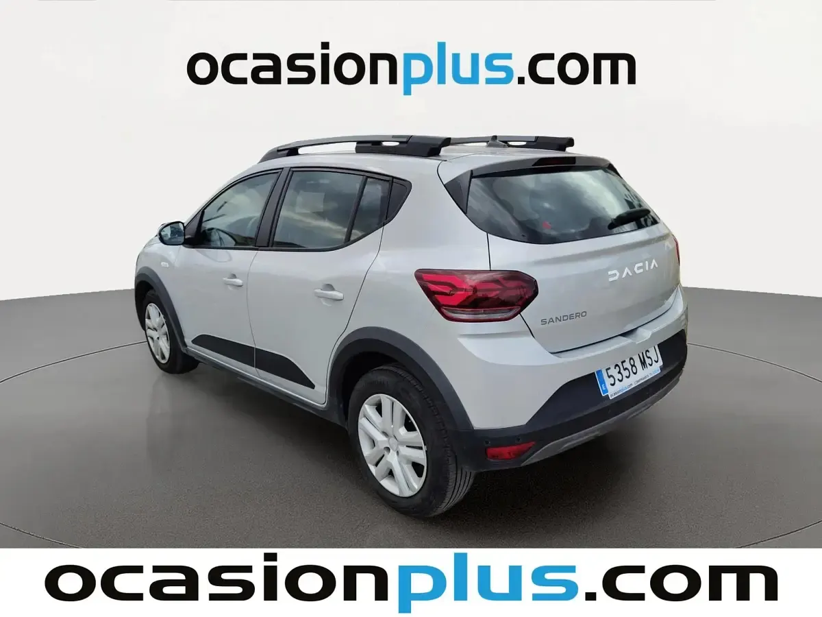 Usado Dacia Sandero Expression 91 CV (66 kW) 2024 Gris plata Utilitario