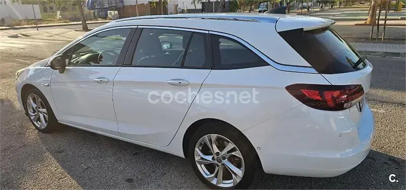 Usado Opel Astra Dynamic 136 CV (100 kW) 2016 Blanco Familiar