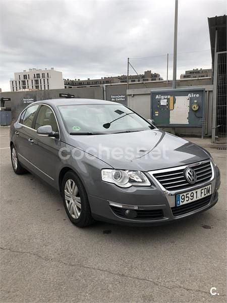 Usado VW Passat Advance 150 CV (110 kW) 2006 Gris / plata Berlina