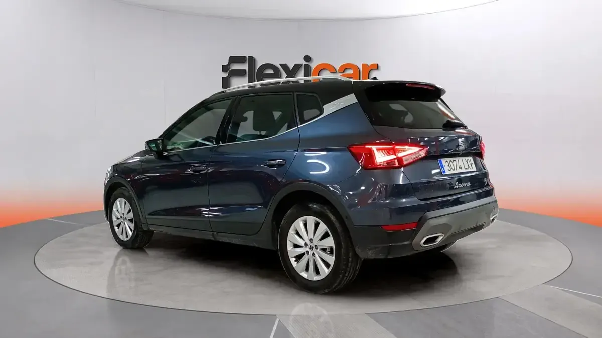 Usado Seat Arona FR 110 CV (80 kW) 2022 Azul SUV