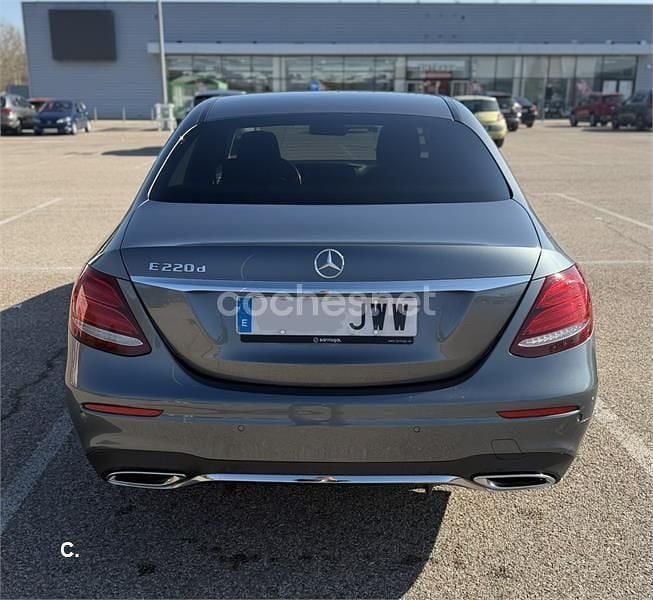 Usado Mercedes E220 194 CV (142 kW) 2017 Gris / plata Berlina