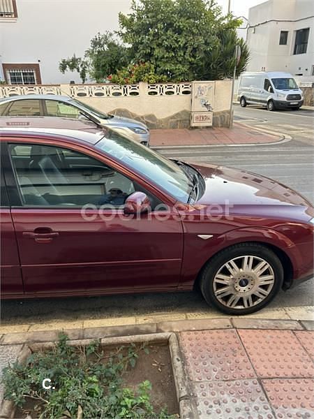 Usado Ford Mondeo Sport 145 CV (106 kW) 2004 Granate Berlina