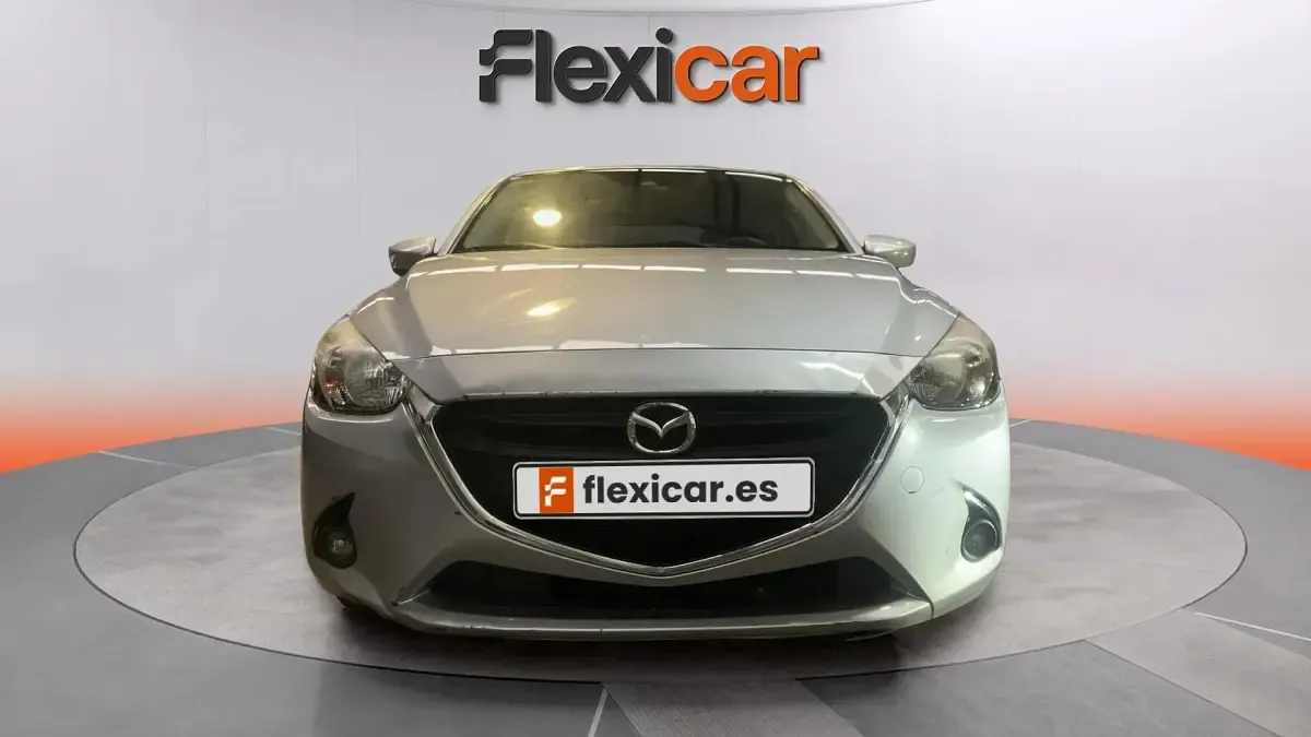 Usado Mazda 2 Luxury 90 CV (66 kW) 2017 Gris Utilitario