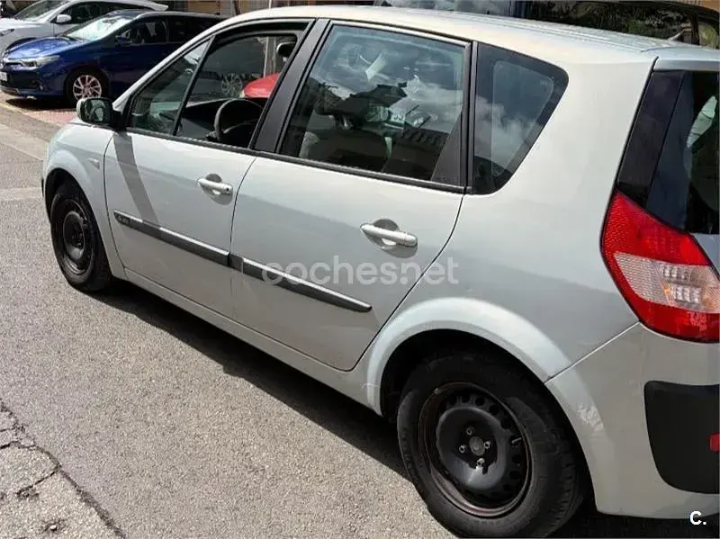 Usado Renault Scénic Authentique 115 CV (84 kW) 2003 Gris / plata Monovolumen