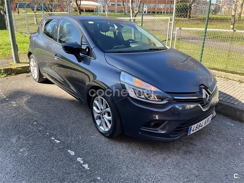 Usado Renault Clio IV Zen 90 CV (66 kW) 2018 Gris / plata Berlina