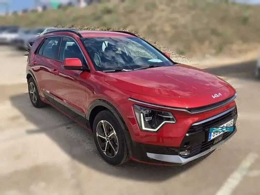 Usado Kia Niro 105 CV (77 kW) 2023 Rojo SUV