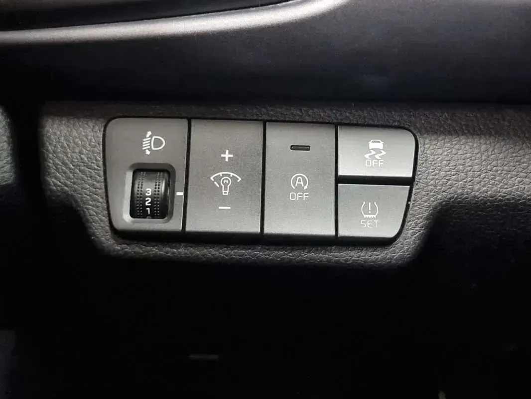 Usado Kia Rio 84 CV (61 kW) 2021 Azul Utilitario