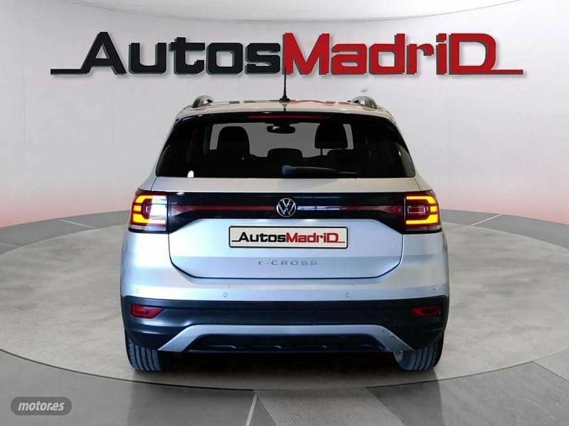 Usado VW T-Cross Advance 95 CV (69 kW) 2022 Gris / plata SUV