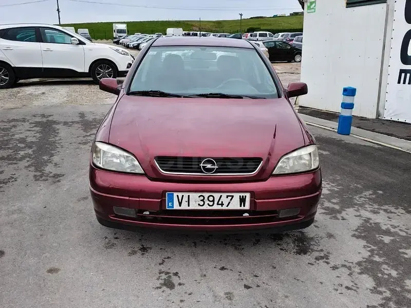 Usado Opel Astra Club 100 CV (73 kW) 1999 Granate Berlina