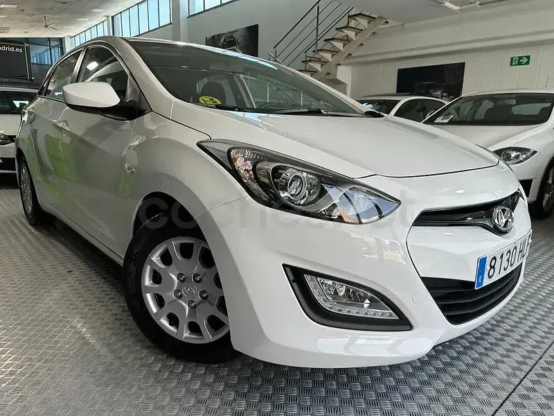 Usado Hyundai i30 110 CV (80 kW) 2012 Blanco Berlina