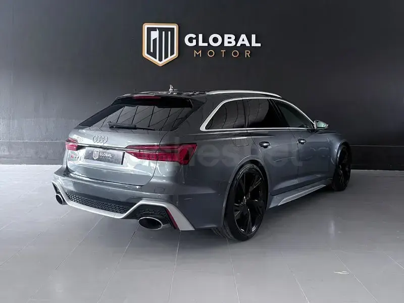 Usado Audi RS6 600 CV (441 kW) 2020 Gris / plata Familiar