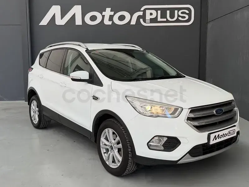 Usado Ford Kuga Trend 120 CV (88 kW) 2019 Blanco SUV