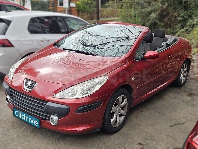 Usado Peugeot 307 CC 110 CV (80 kW) 2006 Granate Descapotable