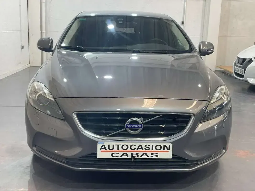 Usado Volvo V40 Momentum 115 CV (84 kW) 2015 Gris Utilitario