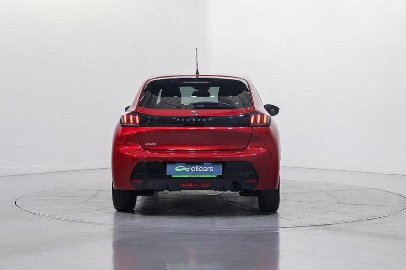 Usado Peugeot 208 Allure 100 CV (73 kW) 2023 Rojo Utilitario