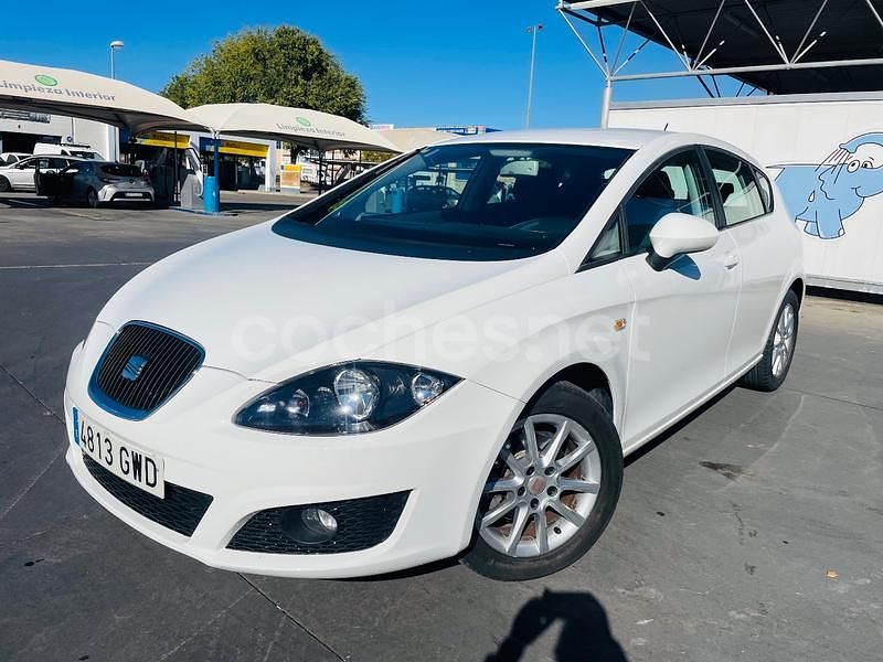 Usado Seat Leon Style 105 CV (77 kW) 2010 Blanco Berlina