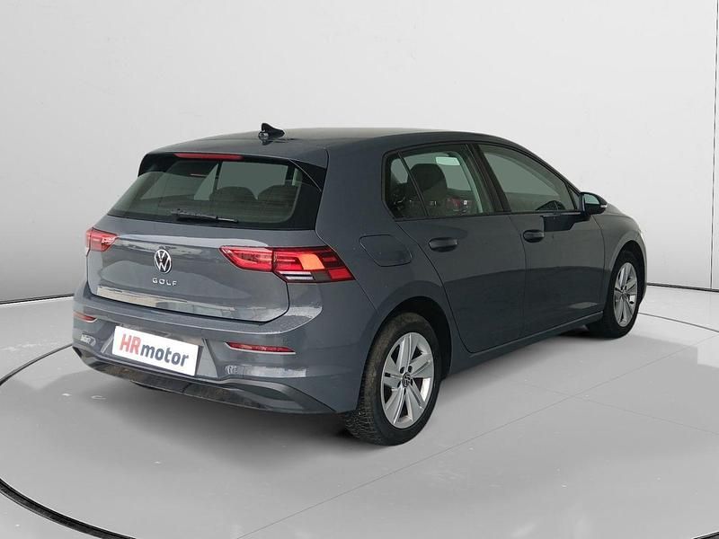 Usado VW Golf VIII Life 110 CV (80 kW) 2024 Gris / plata Berlina