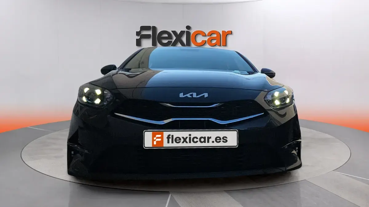Usado Kia Ceed 136 CV (100 kW) 2023 Gris Utilitario