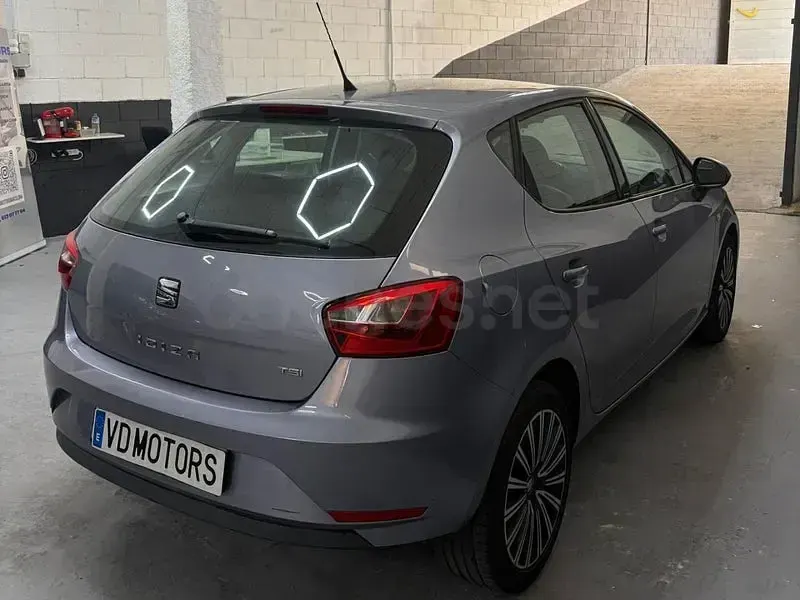 Usado Seat Ibiza CONNECT 90 CV (66 kW) 2015 Gris / plata Berlina