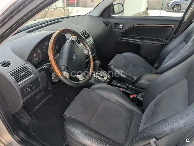 Usado Ford Mondeo Ghia 130 CV (95 kW) 2003 Gris / plata Berlina