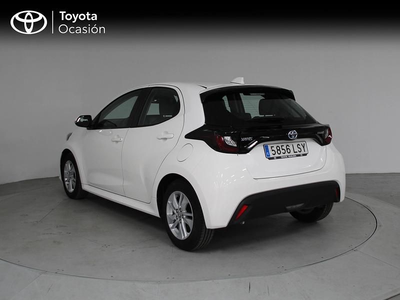 Usado Toyota Yaris Hybrid Business Edition 116 CV (85 kW) 2021 Blanco Berlina