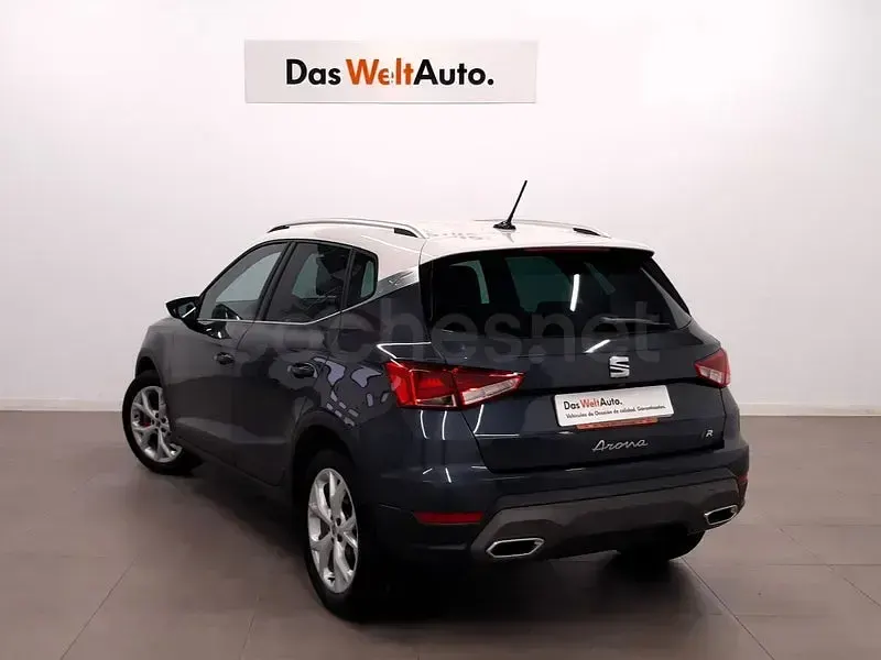 Usado Seat Arona FR 150 CV (110 kW) 2023 Gris / plata SUV