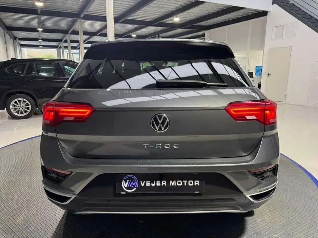 Usado VW T-Roc Advance 116 CV (85 kW) 2021 Plateado SUV