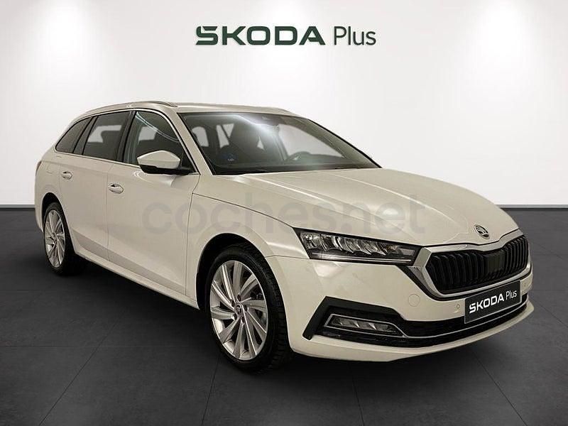 Usado Skoda Octavia Selection 204 CV (150 kW) 2024 Blanco Familiar