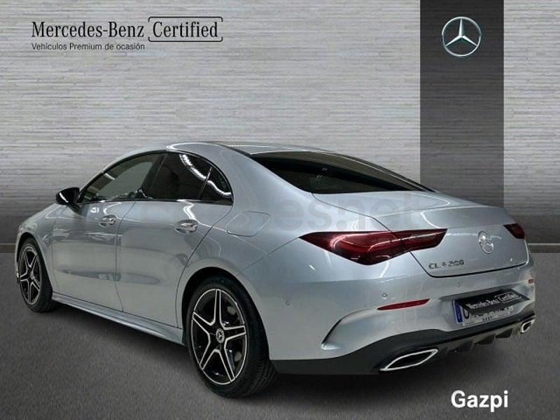 Usado Mercedes CLA200 163 CV (119 kW) 2025 Gris / plata Berlina