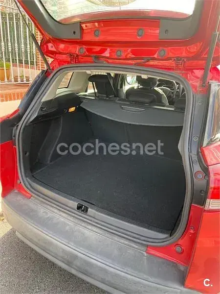 Usado Renault Clio 90 CV (66 kW) 2015 Rojo Familiar